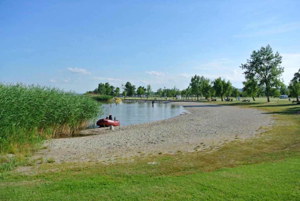 LESZ EBBŐL VALAHA STRAND?